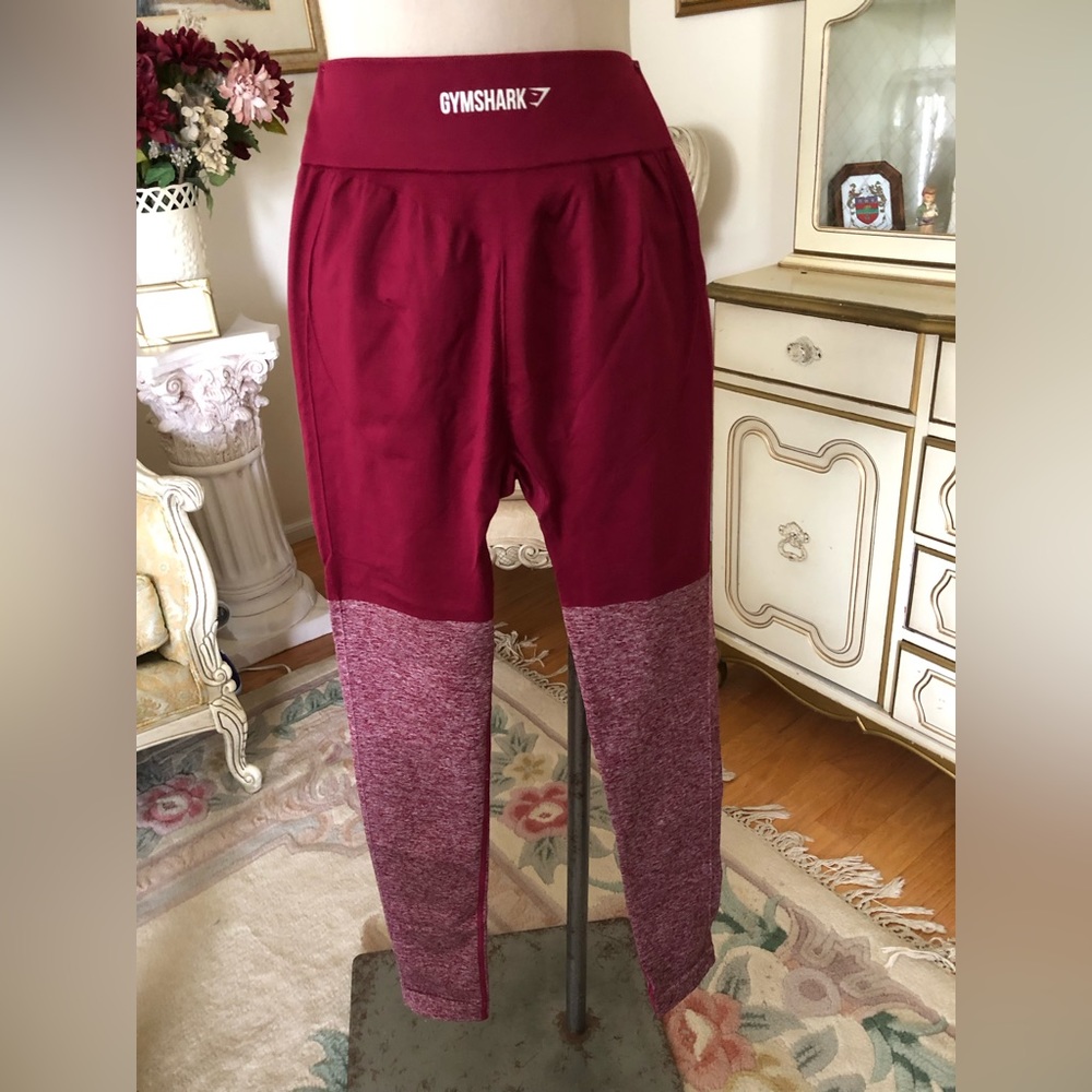 Gymshark NWOT cranberry two tone leggings size small